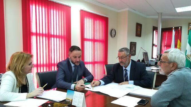 El delegado de Economía junto al alcalde de Albox, la secretaria provincial del SAE y el de Obras Públicas.