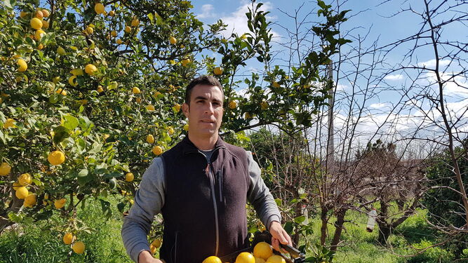 Sebastián Marín  es un joven de 34 años, ingeniero agrónomo y agricultor natural de Alhama de Almería.