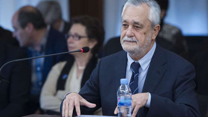 El ex presidente José Antonio Griñán, ayer en un momento de su declaración ante el tribunal.