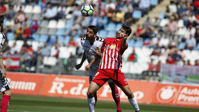 La incidencia de Juan Muñoz en el juego ofensivo del Almería fue muy escasa, por no decir nula.
