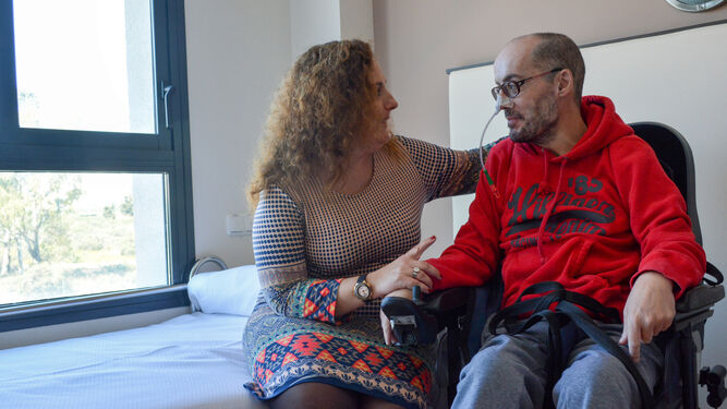 María José junto a su marido Antonio en la Residencia de gravemente afectados de FAAM.