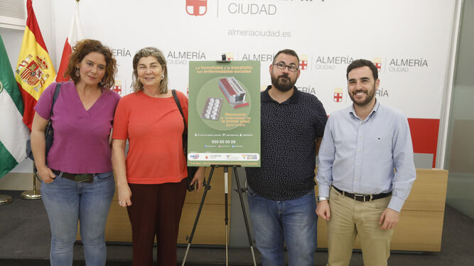 Natalia Ronco, Rafaela Abad, Carlos Sánchez y Antonio Ferre, en la presentación del cartel.