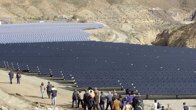 Planta solar instalada en Rioja e inaugurada en 2010.