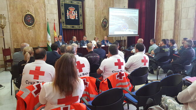 El delegado del Gobierno preside una jornada de formación y coordinación del dispositivo de la OPE en Almería.
