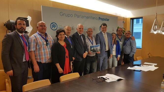 Los partidos políticos arropan en Madrid la iniciativa sobre el arrastre