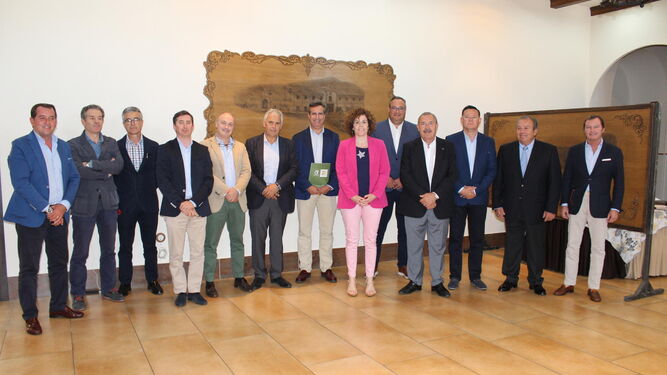 Los representantes de Agrocolor, en el acto de la Junta General Ordinaria Anual celebrado en Huelva.