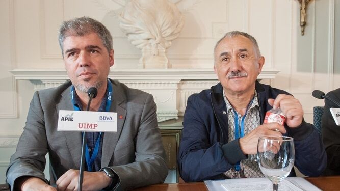 Unai Sordo y Pepe Álvarez, en Santander, en el seminario de la UIMP y la APIE.