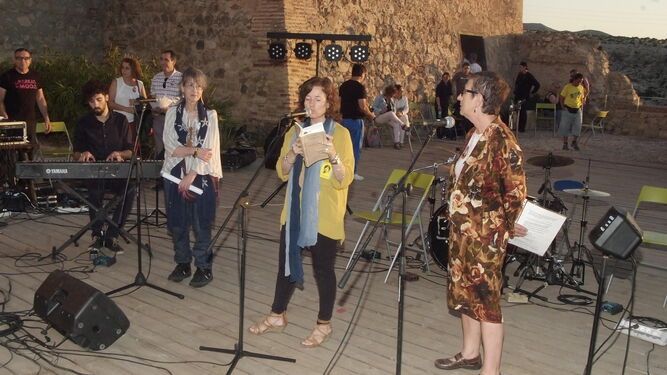 Amanecer en la Alcazaba recuerda a Colombine con poesía y música