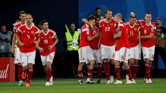 Los rusos celebran uno de los goles