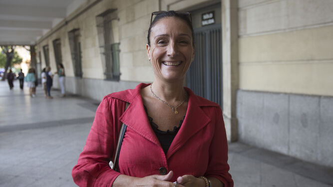 La Juez María Núñez Bolaños, en la puerta de la Audiencia de Sevilla.