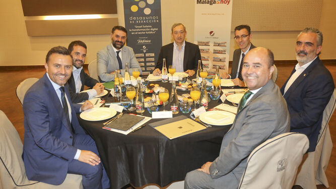 Los ponentes, acompañados del director de 'Málaga Hoy', Antonio Méndez, que fue el moderador.