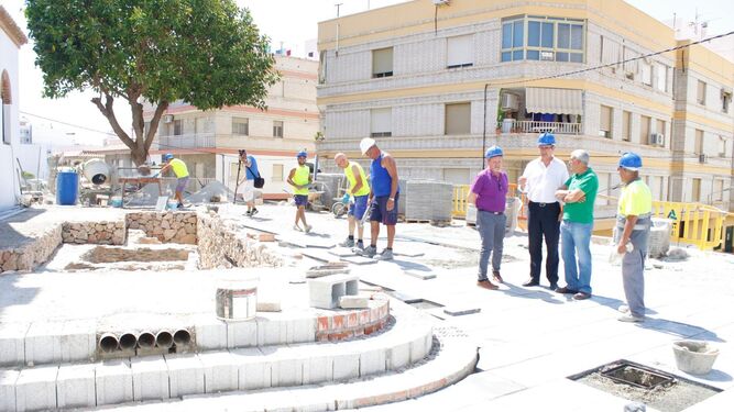 El alcalde realizó una visita a las obras junto al concejal de Obras del consistorio abderitano.