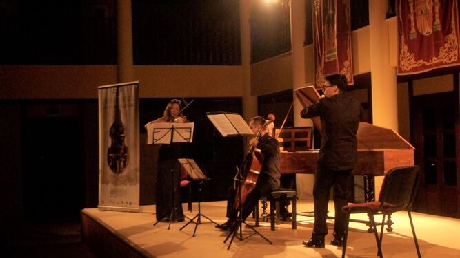 MUSIca ALcheMIca con la violinista Lina Tur de solista el pasado miércoles en el Castillo de Santa Ana.