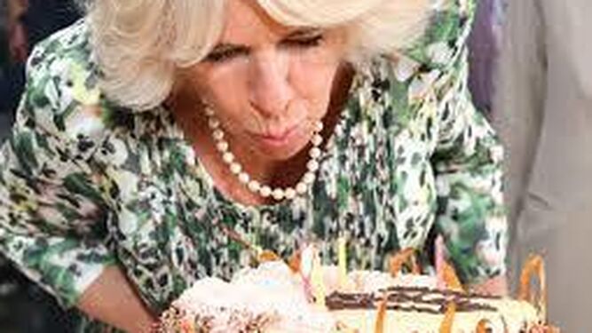 Camilla Parkeer y su tarta de zanahoria de su 71º cumpleaños