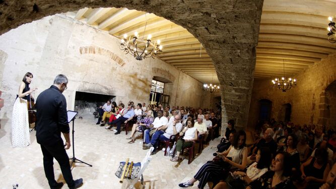 El Salón del Triunfo ayudó a transportar a otra época junto a la música de Harmonía del Parnàs.