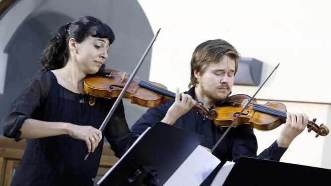 Los violinistas sintieron la música que interpretaron en el Convento.