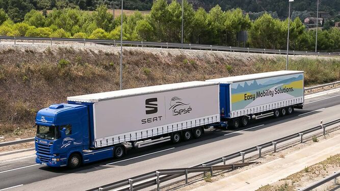 Así es el duotráiler de Seat y Grupo Sesé, un camión con casi 32 metros de largo.
