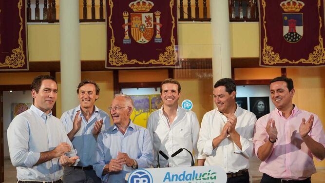 Moreno, junto a dirigentes populares durante la visita a Almería de Pablo Casado