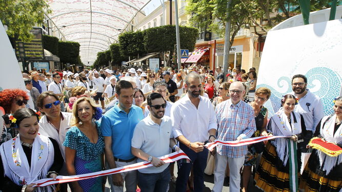 La marca gourmet 'Sabores de Almería' de la Diputación de Almería ha puesto una charanga para animar la feria.