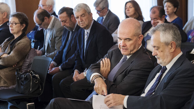 Los ex presidentes Manuel Chaves y José Antonio Griñán, en una de las sesiones del juicio de los ERE.