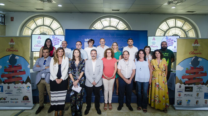 La iniciativa se presentó ayer en Diputación que colabora junto con la Junta de Andalucía, la Red de Centros Guadalinfo y los 8 ayuntamientos.