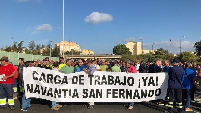 Los trabajadores de Navantia en San Fernando se manifestan por las corbetas.