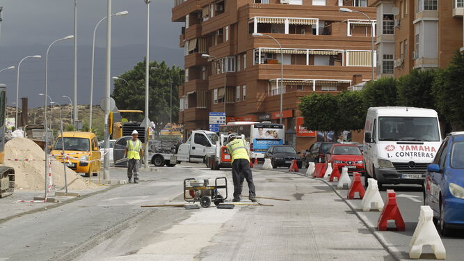 Continúan las restricciones al tráfico por la nueva red de saneamiento del Materno