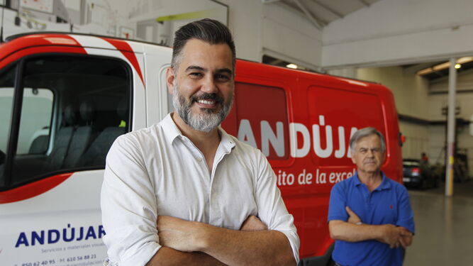 Luis Andújar padre e hijo, dos generaciones y dos referentes en el sector de la rotulación.