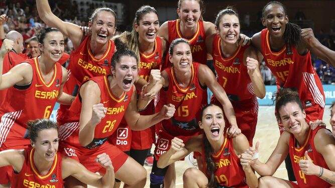 Las jugadoras españolas celebran su triunfo ante Canadá.