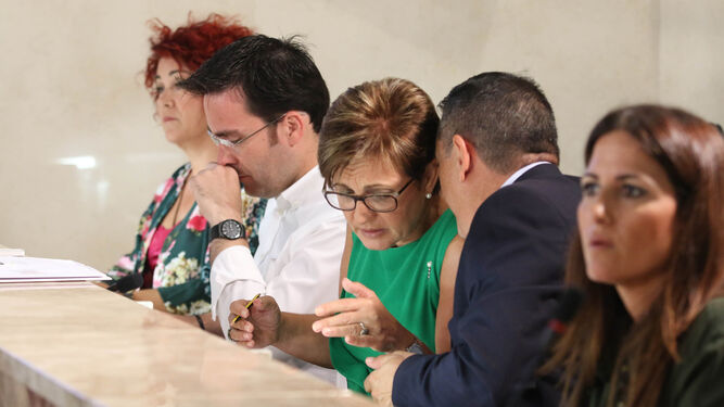 Manolo Guzmán, María Vázquez, Ramón Fernández-Pacheco y Miguel Ángel Castellón, durante el Pleno celebrado ayer en el Ayuntamiento de Almería.
