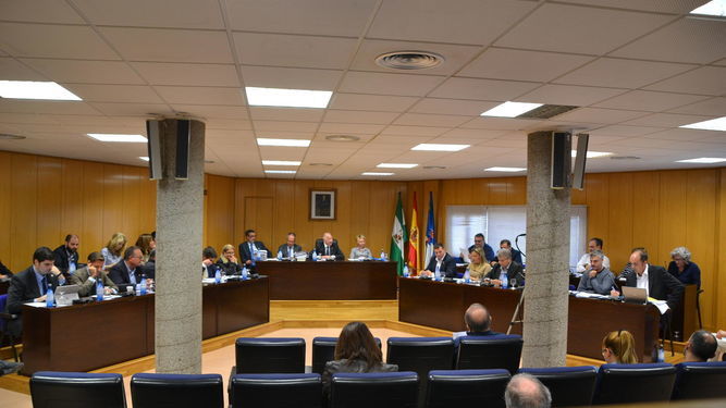 Imagen de una sesión plenaria anterior del Ayuntamiento de Roquetas de Mar.