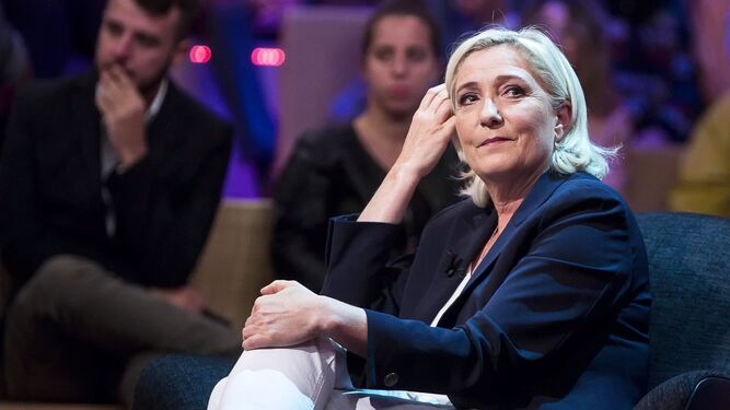 La líder de la ultraderecha francesa, Marine Le Pen, en un programa de televisión italiano.