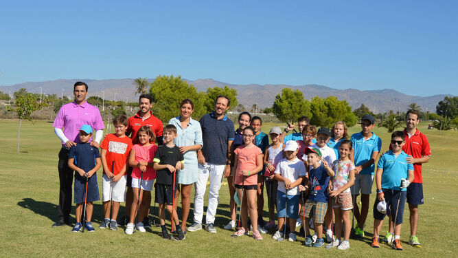 Foto de grupo de la escuela municipal de golf