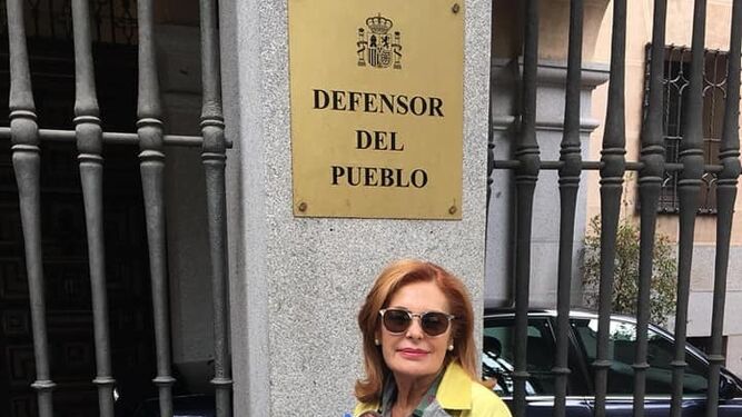 La presidenta, Matilde Díaz, en el Defensor del Pueblo en Madrid.