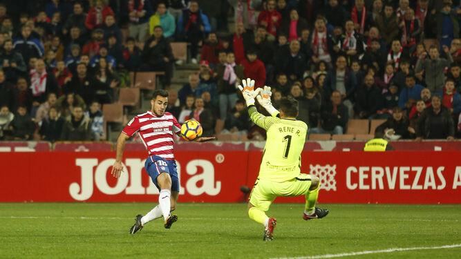 El curso pasado el Granada se impuso en Los Cármenes con un tanto de Pedro, en la imagen, en el último minuto (3-2).
