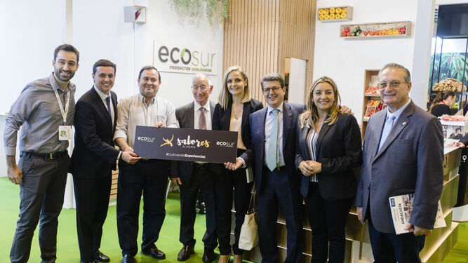 Los representantes de Diputación en el estand de Ecosur, 100% ecológico y reutilizable.