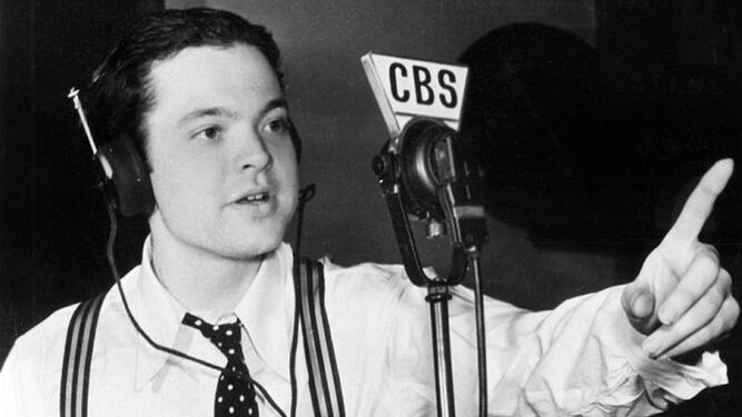 Orson Welles en los micrófonos de la CBS