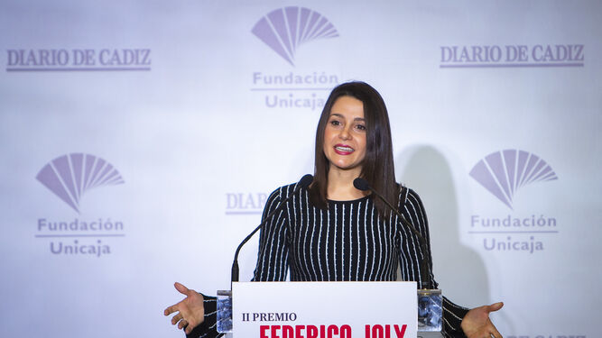 Inés Arrimadas, durante su discurso tras recoger el Premio