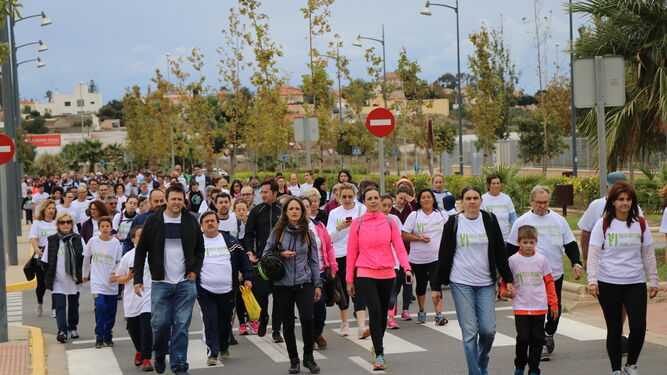 Los numerosos participantes recorrieron seis kilómetros.