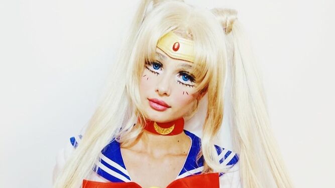 La modelo Taylor Hill estaba deslumbrante como Sailor Moon (Guerrero Luna).