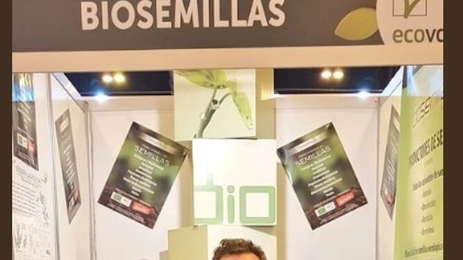 El ministro Luis Planas en el expositor de Ecovalia en Biocultura.