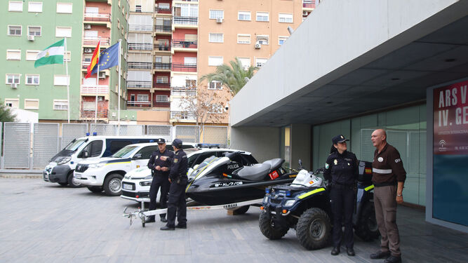 La muestra de vehículos se puede ver en la entrada al Museo de Almería.
