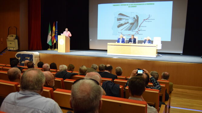 El futuro del AVE en Almería se debatió ayer en la UAL.