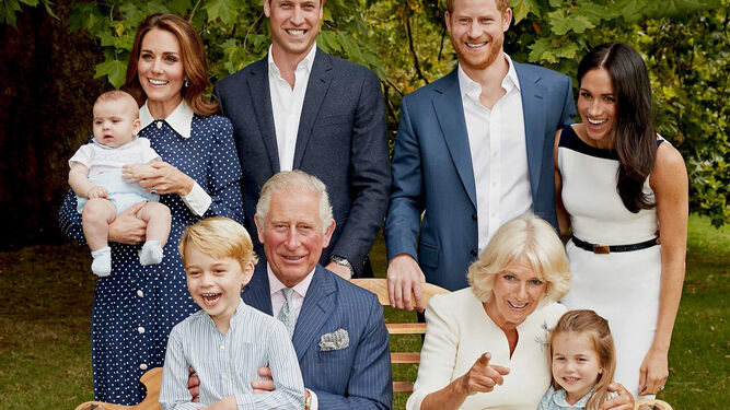 Foto de familia del príncipe de Gales por su 70 aniversario.