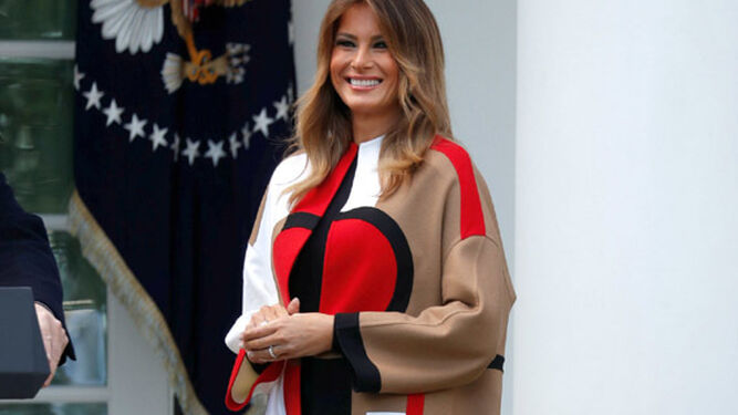 La primera dama estadounidense, con abrigo de Dior.