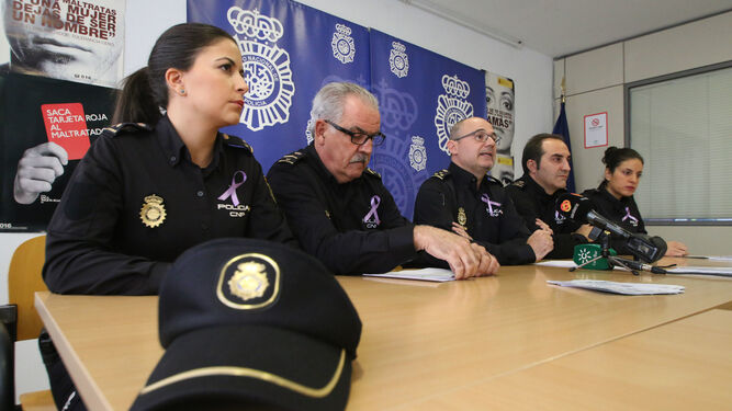 Agentes integrantes de la Unidad de Atención a la Familia y Mujer de las comisarías de Almería y El Ejido