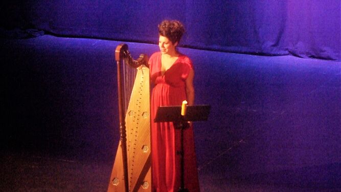 Sara Águeda durante su recital de arpa en la Escuela de Música