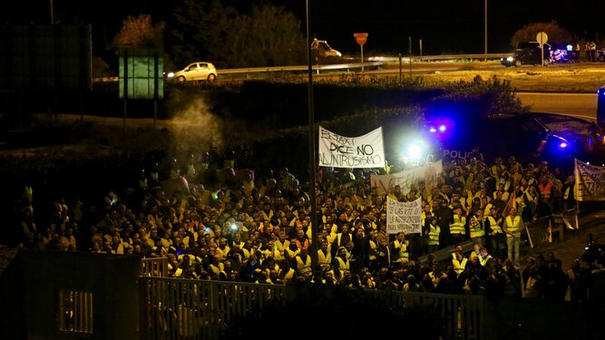 Protestas de los taxistas ante la entrada de la instalaci&oacute;n de RTVE