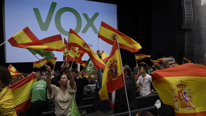La presencia de Vox (uno de sus actos en Andalucía) empaña la alianza entre PP y Ciudadanos.