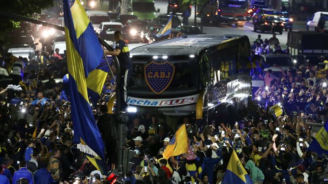 Los hinchas del Boca despiden a los jugadores del Boca Juniors